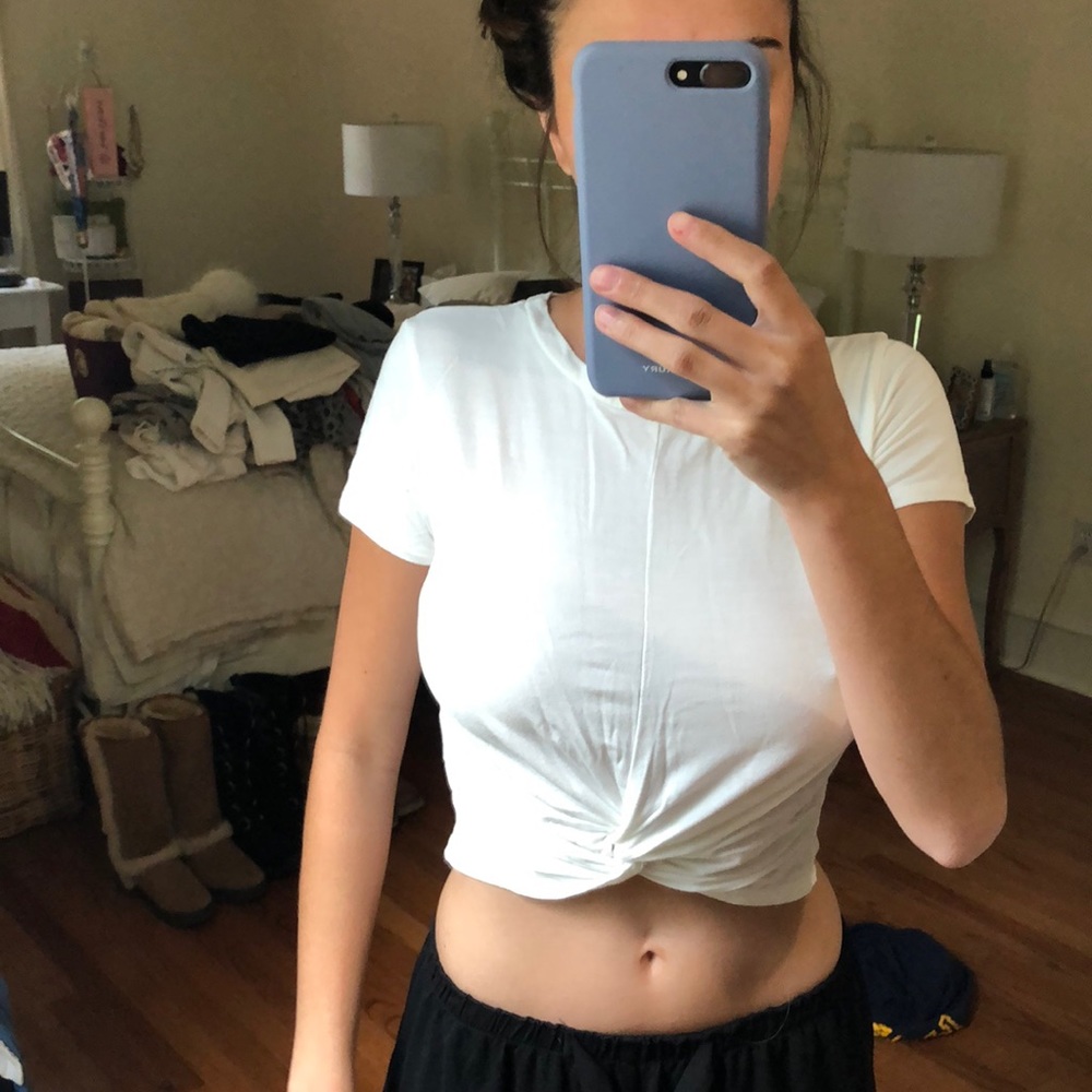 Cropped tee with front knot